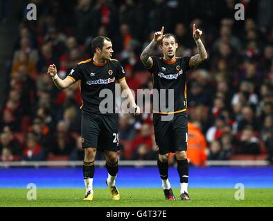 Football - Barclays Premier League - Arsenal / Wolverhampton Wanderers - Emirates Stadium.Steven Fletcher (à droite) de Wolverhampton Wanderers célèbre le premier but de son équipe avec Nenad Milijas (à gauche) Banque D'Images