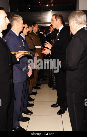 Le duc de Cambridge arrive pour la première britannique de War Horse, à l'Odeon Leicester Square, Londres. Banque D'Images