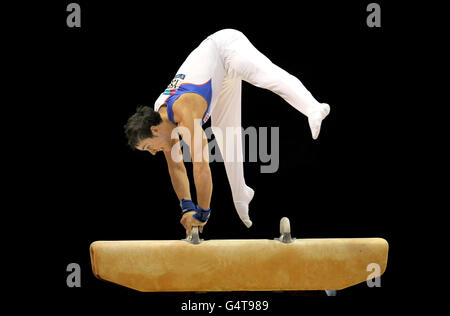 Daniel Keatings, de Grande-Bretagne, est en compétition sur le cheval Pommel pendant la gymnastique internationale Visa à la North Greenwich Arena, Londres. Banque D'Images