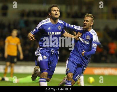 Frank Lampard, de Chelsea (à gauche), célèbre après avoir marquant son deuxième but Avec Raul Meireles (à droite) Banque D'Images