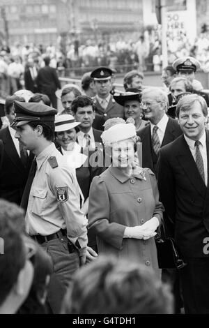 Image - La reine Elizabeth II visite d'État à l'ouest de Berlin Banque D'Images