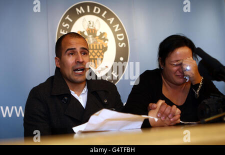 Avtar Kolar et sa sœur Michelle Kirwan font une déclaration aux médias au quartier général de la police des West Midlands à Birmingham après que leurs parents avtar et Carole Kolar ont été découverts assassinés chez eux à Handsworth Wood, Birmingham. Banque D'Images