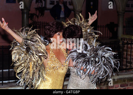 La chanteuse Shirley Bassey dévoile son travail à la cire, à Madame Tussauds à Londres. Banque D'Images