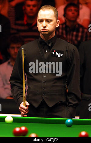 Graeme Dott en action contre Ali carter pendant les Masters 2012 à Alexandra Palace, Londres. Banque D'Images