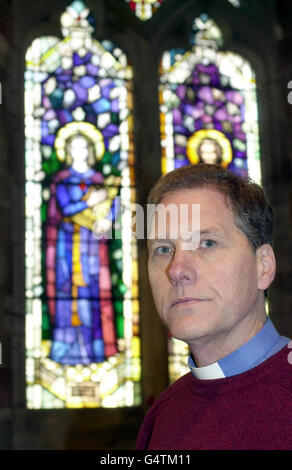 Le Rév Stuart Bell, qui a lu une déclaration au nom des parents de Sion Jenkins à St Marys Chuch, Aberystwyth. La Cour d'appel de Londres a confirmé sa déclaration de culpabilité de meurtre à l'encontre de sa fille nourricier, Billie-JO Jenkins. *Jenkins a perdu son appel contre sa condamnation pour meurtre de sa fille nourricier Bille-JO Jenkins. La Cour d'appel de Londres a confirmé le verdict rendu par un jury, soit Jenkins, 41 ans, qui a tué la jeune fille de 13 ans avec une pointe de tente métallique alors qu'elle peignait des portes-fenêtres à l'arrière de la maison de la famille à Hastings, dans l'est du Sussex. Ses parents ont qualifié le jugement de choquant Banque D'Images