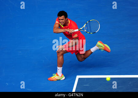 JO-Wilfried Tsonga en action contre Frederico Gil au Portugal Banque D'Images