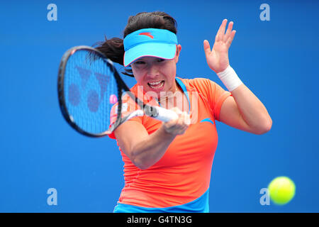 Tennis - 2012 Open d'Australie - sixième jour - Melbourne Park.Jie Zheng, de la Chine, en action contre Marion Bartoli, de la France Banque D'Images