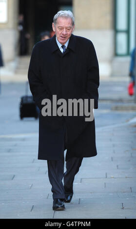 Milan Mandaric arrive au tribunal de la Couronne de Southwark à Londres, où lui et le directeur de Tottenham Hotspur Harry Redknapp sont accusés d'évasion fiscale. Banque D'Images