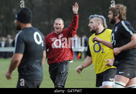 Stuart Lancaster, entraîneur-chef intérimaire de l'Angleterre, lors d'une session de formation tenue à l'Université de Leeds Playing Fields, Weetwood, Leeds. Banque D'Images