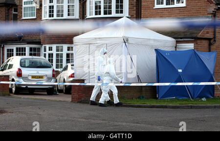 Forensics sur la scène de Handsworth Wood, Birmingham, où les corps d'avtar et Carole Kolar ont été découverts ce matin, semant une double enquête de meurtre. Banque D'Images