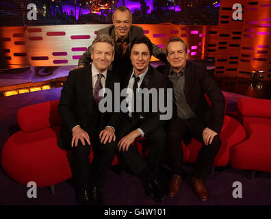 Hôte Graham Norton (en haut) avec les invités (de gauche à droite) Kenneth Branagh, Zach Braff et Frank Skinner pendant le tournage du Graham Norton Show aux London Studios dans le sud de Londres. Banque D'Images