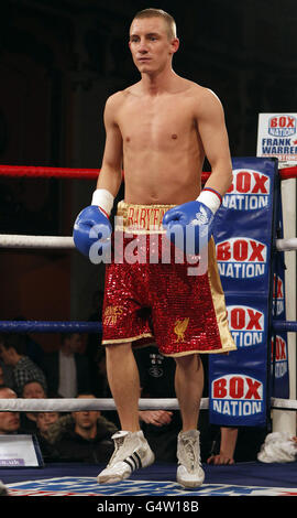 Boxe - Concours MiddlewEight - Ryan Toms contre Joe Selkirk - Liverpool Olympia.Paul Butler avant son concours Super-Flyweight contre Michael Ramabeletsa Banque D'Images