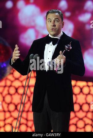 National Television Awards 2012 - spectacle - Londres.David Walliams avec le Landmark Award sur scène lors des NTA Awards 2012 à l'O2, Greenwich, Londres Banque D'Images