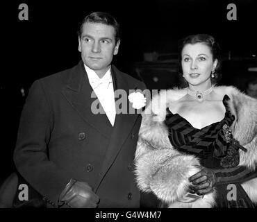 'Anna Karénine' Premiere - Sir Laurence Olivier et Lady Olivier - Leicester Square, Londres Banque D'Images