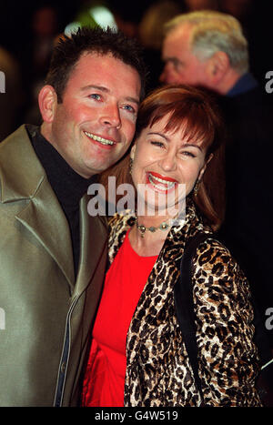 TV Weather Girl Sian Lloyd arrive pour la première du film de Gala "Angela's Ashes", en aide de NCH action pour les enfants à l'Odeon Leicester Square à Londres. Banque D'Images