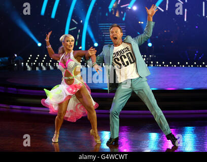 Kristina Rihanoff et Jason Donovan se présentent aujourd'hui à la répétition finale de la tenue vestimentaire pour l'ouverture de ce soir du « trictly Come Dancing Live Tour » au NIA, Birmingham. Banque D'Images