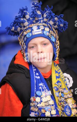 Soccer - Barclays Premier League - Everton / Blackburn Rovers - Goodison Park. Un jeune fan d'Everton montre son soutien dans les tribunes Banque D'Images