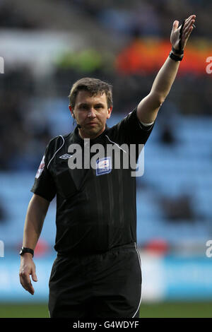 Football - championnat de football npower - Coventry City / Middlesbrough - Ricoh Arena.Gary Sutton, arbitre Banque D'Images