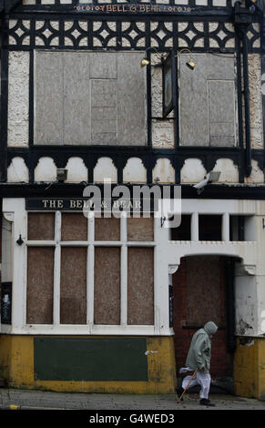 Vue générale sur un pub à bord de Bell and Bear dans la région de Shelton à Stoke-on-Trent. Banque D'Images