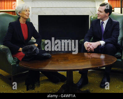 Le chancelier George Osborne rencontre la présidente du Fonds monétaire international Christine Lagarde (à gauche) au 11 Downing Street, Londres. Banque D'Images