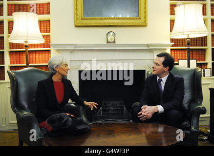 Le chancelier George Osborne rencontre la présidente du Fonds monétaire international Christine Lagarde (à gauche) au 11 Downing Street, Londres. Banque D'Images