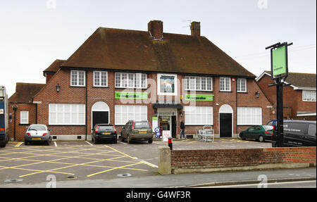 Pubs fermés.Une vue générale de l'ancien White Hart Pub qui est maintenant un magasin de Co-operative Food à Portchester, Hampshire. Banque D'Images