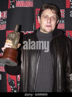 Shaun Ryder, chanteur du lundi heureux, a reçu le prix God Like Genius aux NME Awards au Mermaid Theatre, dans le centre de Londres. Banque D'Images