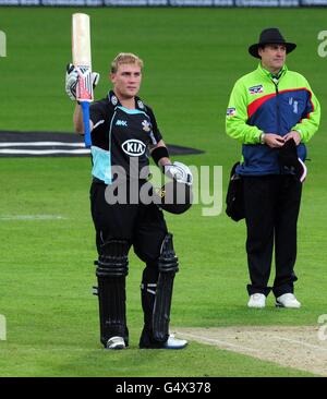 Cricket - Clydesdale Bank 40 - Groupe B - Surrey Lions / Somerset - The Kia Oval.Rory Hamilton-Brown de Surrey célèbre son siècle Banque D'Images