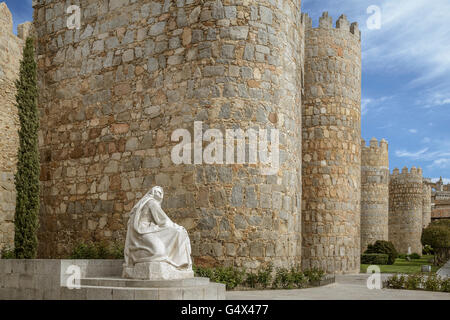 Monument de sainte Thérèse de Jésus près du mur d'Avila, Castille et Leon, Espagne. L'Europe, Banque D'Images