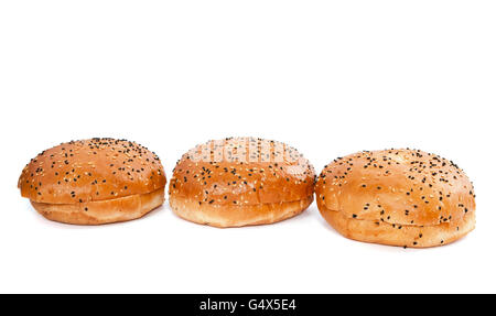 Trois pains à hamburger avec graines de sésame isolé sur fond blanc avec clipping path Banque D'Images