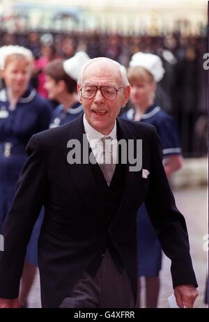 Dennis Thatcher, mari de l’ancienne première ministre britannique Lady Margaret Thatcher, à Westminster Abbeyin London, pour un service à l’occasion du centenaire de l’Hôpital pour officiers du roi Edward VII.* 26/06/03 Sir Denis Thatcher est décédé aujourd'hui à l'hôpital Lister, à Londres, un porte-parole de la famille a dit, il avait 88 ans. Banque D'Images