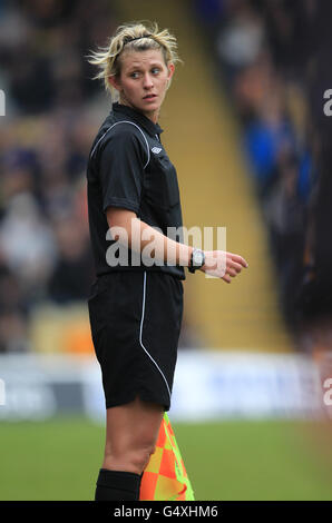 Football - Blue Square Premier - Playoff - semi final - second Leg - Mansfield Town / York City - One Call Stadium. L'assistante arbitre Sarah Garratt Banque D'Images