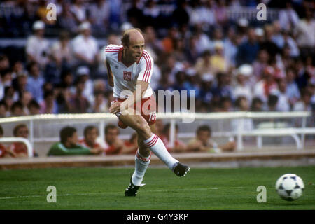 Football - coupe du monde de la FIFA Espagne 82 - deuxième tour - Groupe A - Pologne / Belgique - Camp Nou, Barcelone.Grzegorz Lato, Pologne Banque D'Images