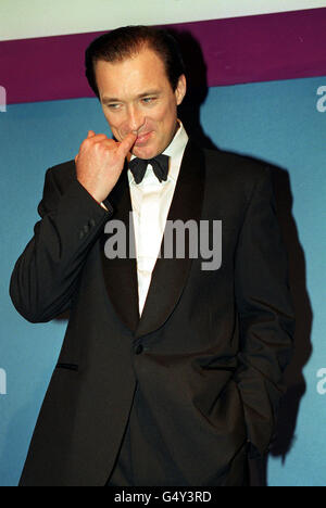 Martin Kemp, l'ancienne star du ballet de Spandau et acteur Eastenders, qui joue Steve Owen dans l'opéra de savon de la BBC, lors de la 11e édition annuelle des British Book Awards 1999, à l'hôtel Hilton de Park Lane à Londres. Banque D'Images