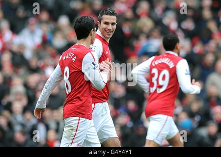 Football - Barclays Premier League - Arsenal / Blackburn Rovers - Emirates Stadium.Robin van Persie d'Arsenal (au centre) célèbre son deuxième but du match avec Mikel Arteta (à gauche) Banque D'Images