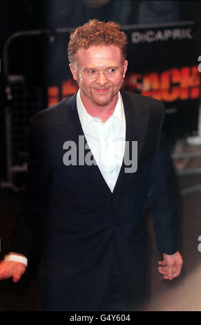 Simply Red Singer Mick Hucknall arrive pour la première européenne Gala du film The Beach, au cinéma Empire à Leicester Square, Londres. Banque D'Images