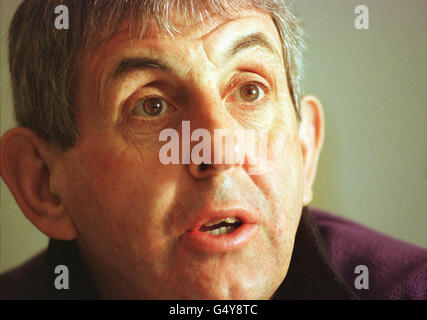L'entraîneur écossais de rugby Ian McGeechan a nommé son équipe entière lors d'une conférence de presse au stade Murrayfield à Édimbourg, le jeudi 17 février 2000. L'Écosse affronte l'Irlande dans leur International au stade Lansdowne Road à Dublin le samedi 19 février 2000. Photo PA : David Cheskin. Banque D'Images