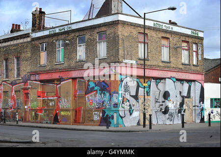 Pubs fermés.Vue générale de l'ancienne maison publique Lord Napier, à Hackney Wick, dans l'est de Londres. Banque D'Images