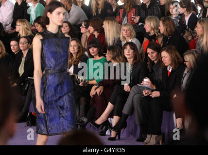 Samantha Cameron assiste au spectacle Christopher Kane London Fashion week à One New change, Londres. Banque D'Images