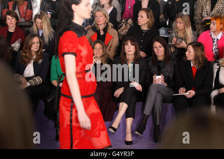 Samantha Cameron assiste au spectacle Christopher Kane London Fashion week à One New change, Londres. Banque D'Images