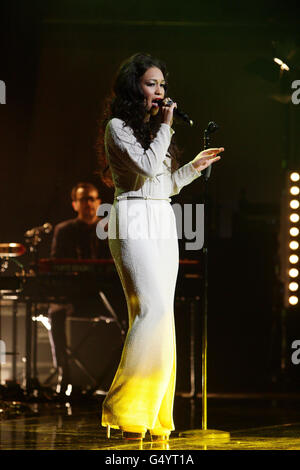 Rebecca Ferguson, la deuxième à la course de X Factor, se produit au Bridgewater Hall de Manchester la première nuit de sa tournée au Royaume-Uni. Banque D'Images