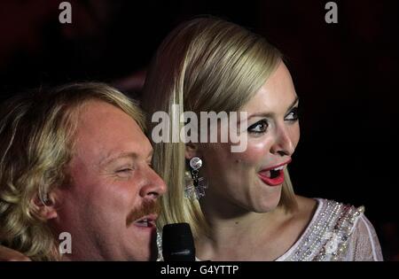 Brit Awards 2012 - spectacle - Londres.Keith Lemon et Fearne Cotton lors des prix Brit 2012 à l'O2 Arena de Londres. Banque D'Images