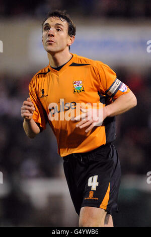 Soccer - Johnstone's Paint Trophy - finale de zone - Swindon Town v Barnett - terrain de comté. Mark Hughes, Barnett Banque D'Images