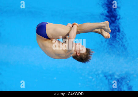 Jack Laugher en Grande-Bretagne lors de la demi-finale du Springboard de 3 m masculin lors de la 18e coupe du monde de plongée Visa de la FINA au centre aquatique du parc olympique de Londres. Banque D'Images