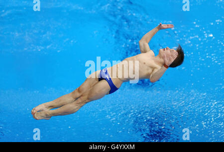 Jack Laugher en Grande-Bretagne lors de la finale masculine de 3m Springboard lors de la 18e coupe du monde de plongée Visa de la FINA au Centre aquatique du Parc olympique de Londres. Banque D'Images