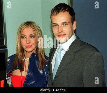 L'acteur Johnny Lee Miller et All-Saint Natalie Appleton arrivent pour la première mondiale du dernier film de Miller, Love, « Honor & Obéove » au cinéma Camden Odeon à l'ouest de Londres. Banque D'Images