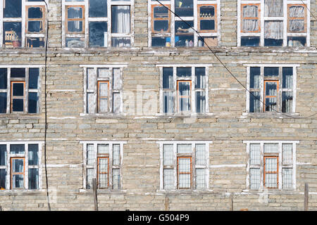 Le Népal, Région de l'Ouest, Bhakra, sur le circuit de l'Annapurna - Jour 7 - de Braga à Yak Kharka - Façade de maison du village de Manang Banque D'Images