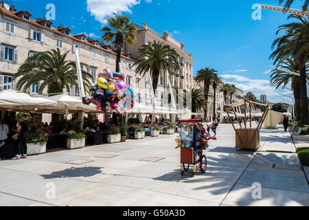 Le front de mer Esplanade, Split, Croatie, la côte dalmate Banque D'Images