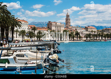 Le front de mer Esplanade, Split, Croatie, la côte dalmate Banque D'Images