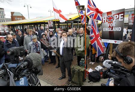 Chef du Parti national britannique Nick Griffin parle à Hyde, Greater Manchester. Banque D'Images